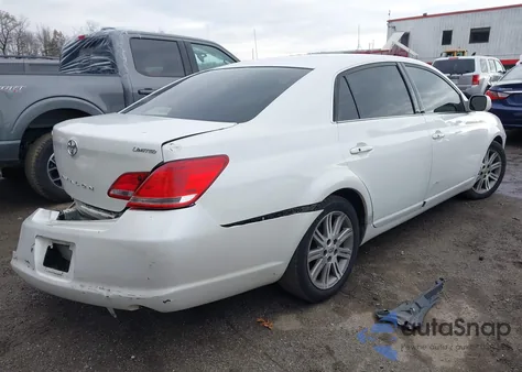 2005 Toyota Avalon Limited z USA, uszkodzony, nr VIN 4T1BK36B15U057235